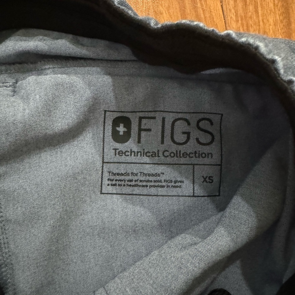 FIGS Denim Scrub Set - Picture 8 of 12
